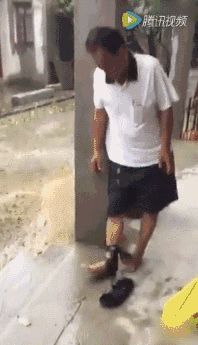 302f8e5ad6bd4e716cc6ed4939e3712f.gif