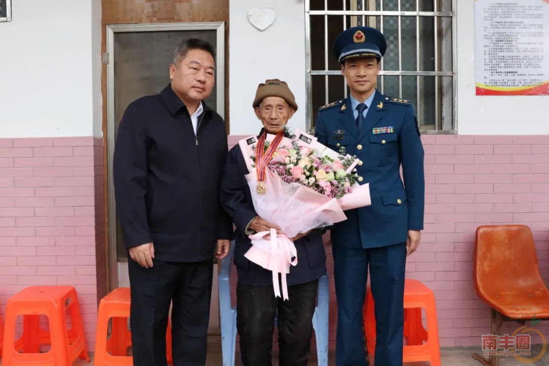 164320royopok5d6zproy6.jpg